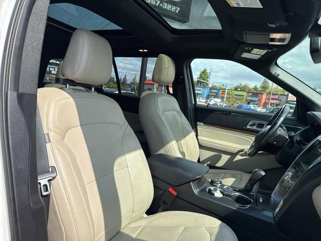 Photo of 2018 White Platinum Metallic Tri-Coat Ford Explorer