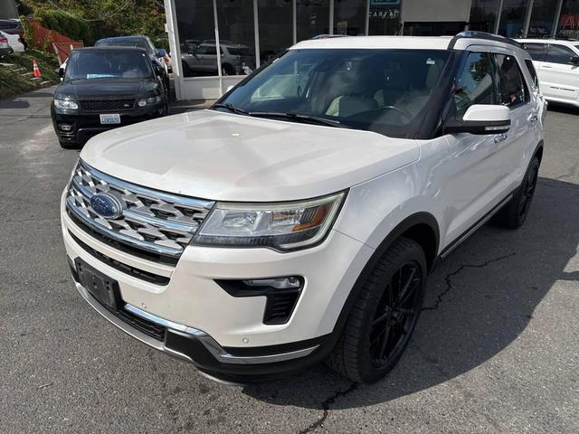 Photo of 2018 White Platinum Metallic Tri-Coat Ford Explorer