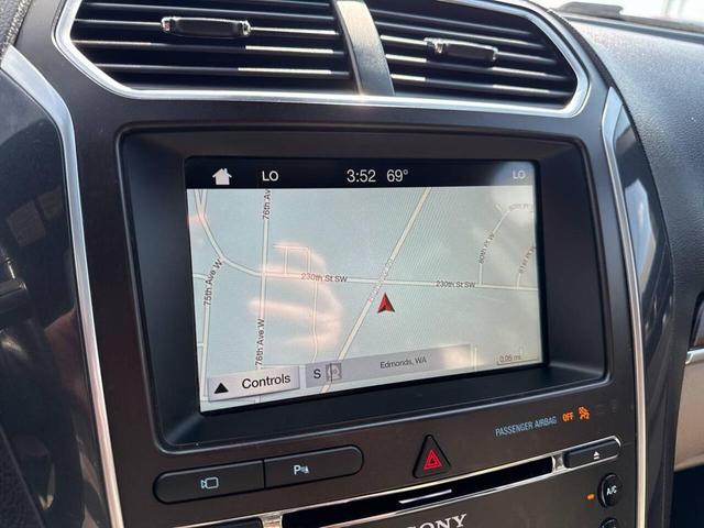 Photo of 2018 White Platinum Metallic Tri-Coat Ford Explorer