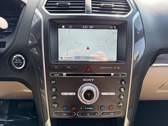 Photo of 2018 White Platinum Metallic Tri-Coat Ford Explorer