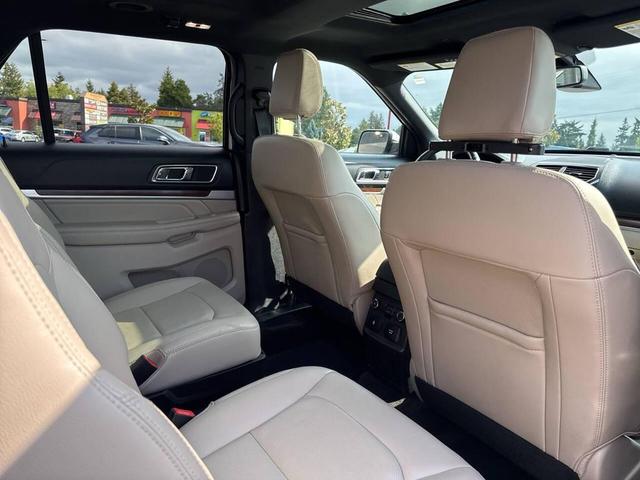 Photo of 2018 White Platinum Metallic Tri-Coat Ford Explorer
