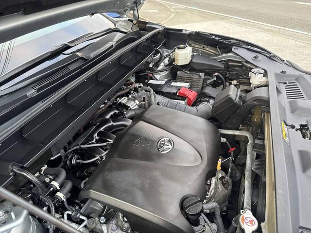 Photo of 2022 Celestial Silver Metallic Toyota Highlander