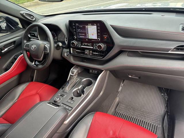 Photo of 2022 Celestial Silver Metallic Toyota Highlander