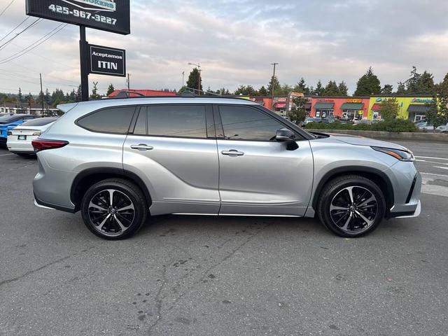 Photo of 2022 Celestial Silver Metallic Toyota Highlander