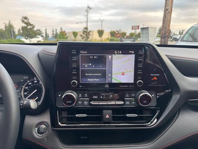 Photo of 2022 Celestial Silver Metallic Toyota Highlander