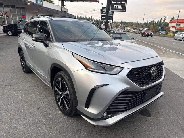 Photo of 2022 Celestial Silver Metallic Toyota Highlander