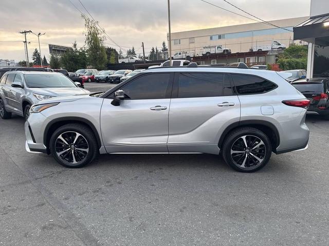 Photo of 2022 Celestial Silver Metallic Toyota Highlander
