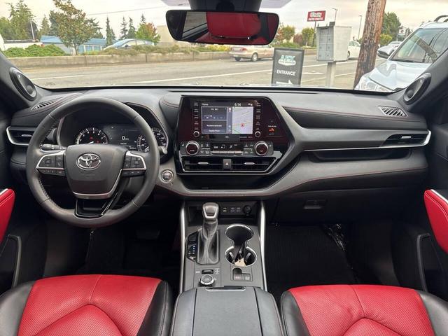 Photo of 2022 Celestial Silver Metallic Toyota Highlander