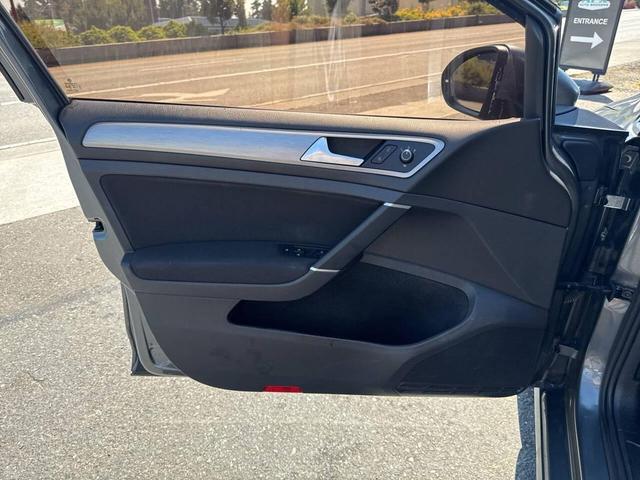 Photo of 2016 Platinum Gray Metallic Volkswagen Golf
