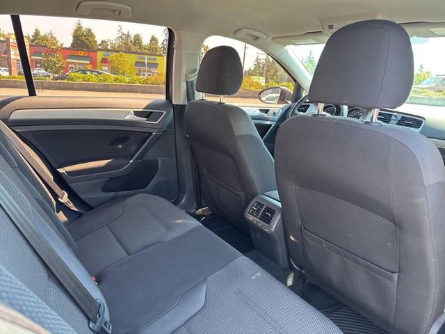 Photo of 2016 Platinum Gray Metallic Volkswagen Golf