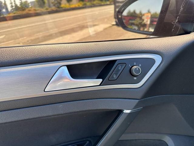 Photo of 2016 Platinum Gray Metallic Volkswagen Golf