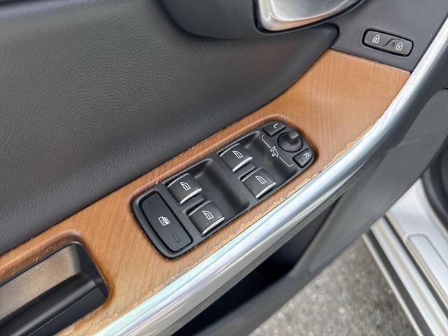 Photo of 2016 Bright Silver Metallic Volvo S60 Inscription