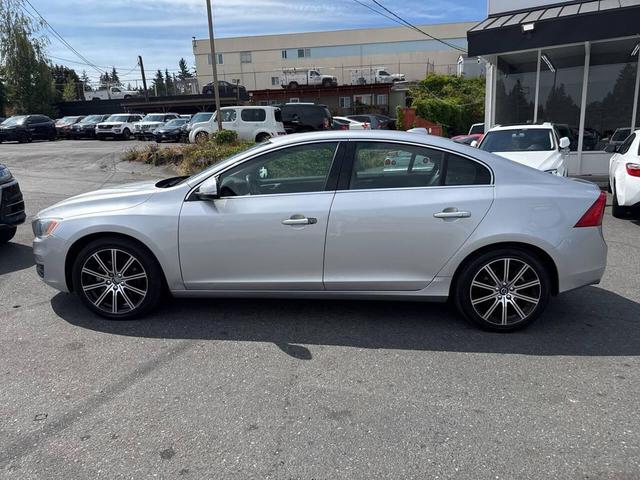 Photo of 2016 Bright Silver Metallic Volvo S60 Inscription