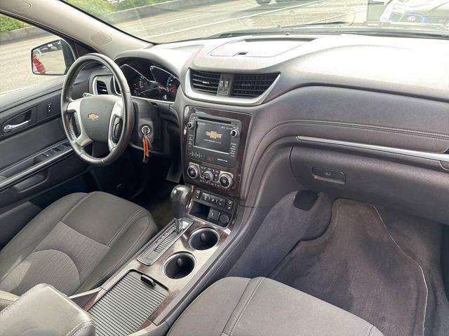 Photo of 2017 Mosaic Black Metallic Chevrolet Traverse