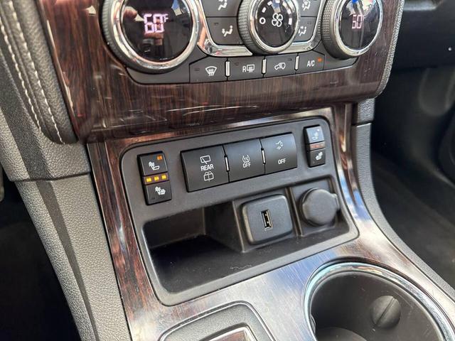 Photo of 2017 Mosaic Black Metallic Chevrolet Traverse