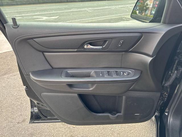 Photo of 2017 Mosaic Black Metallic Chevrolet Traverse