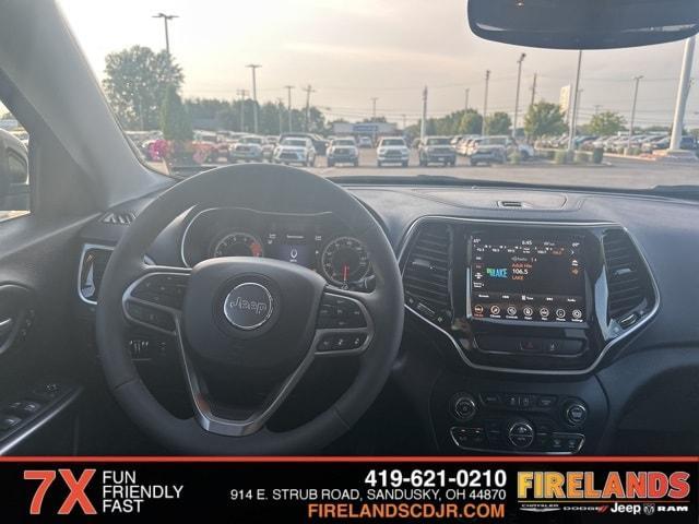 Photo of 2022 Bright White Jeep Cherokee