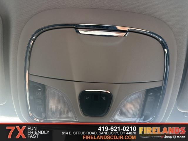 Photo of 2022 Bright White Jeep Cherokee