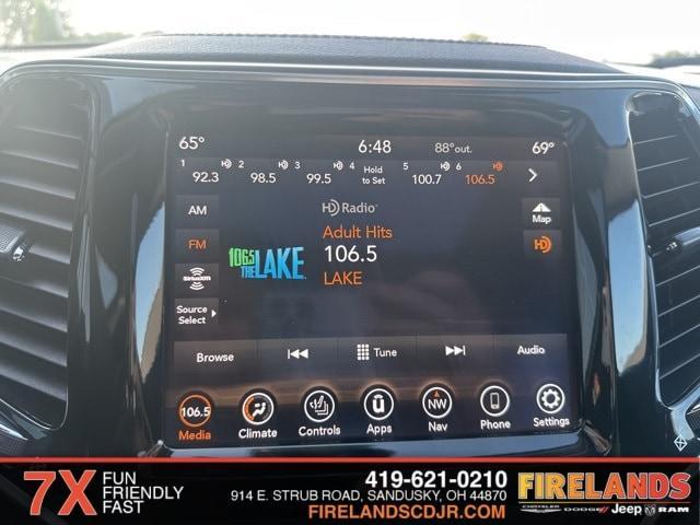 Photo of 2022 Bright White Jeep Cherokee