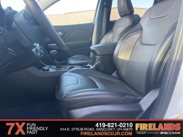 Photo of 2022 Bright White Jeep Cherokee