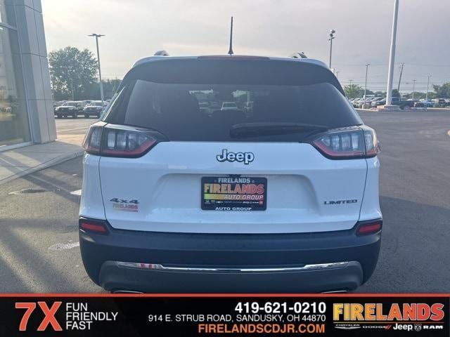 Photo of 2022 Bright White Jeep Cherokee