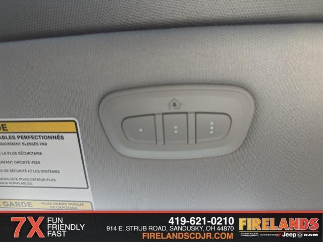 Photo of 2022 Bright White Jeep Cherokee