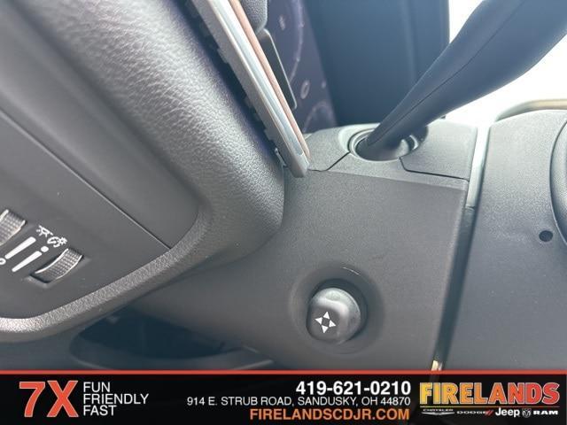 Photo of 2024 Bright White Jeep Grand Cherokee L