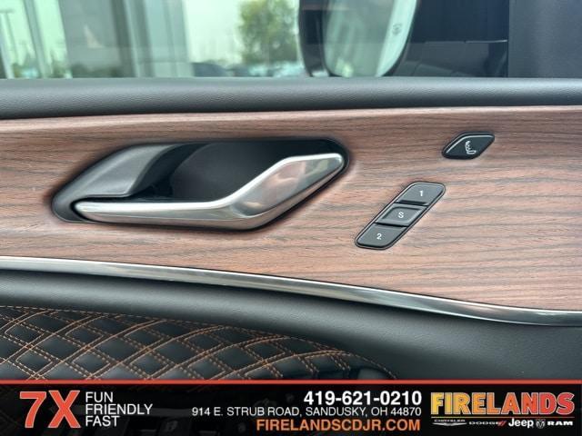 Photo of 2024 Bright White Jeep Grand Cherokee L