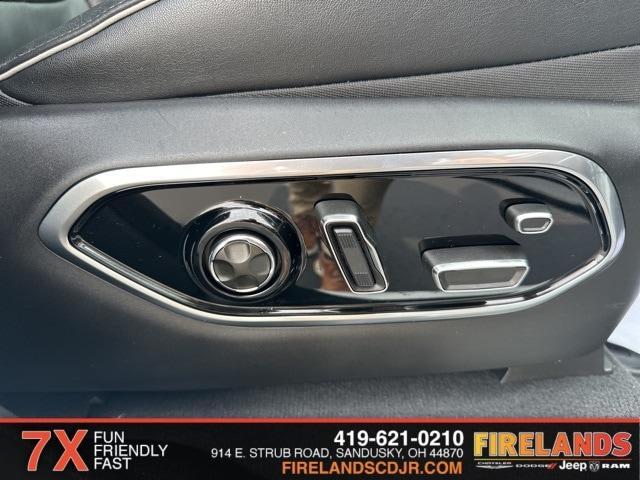 Photo of 2024 Bright White Jeep Grand Cherokee L