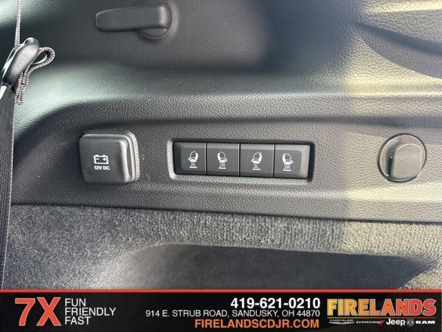 Photo of 2024 Bright White Jeep Grand Cherokee L