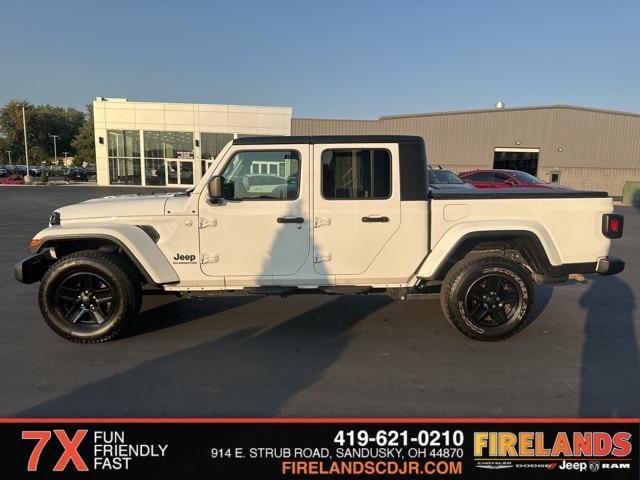 Photo of 2021 Bright White Jeep Gladiator