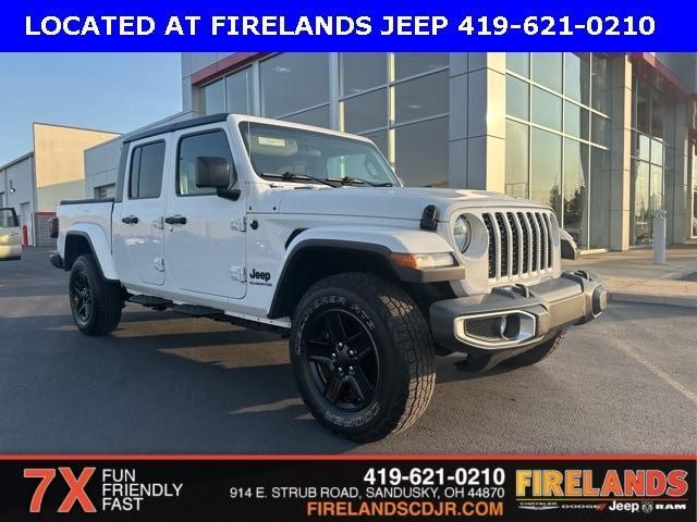 Photo of 2021 Bright White Jeep Gladiator