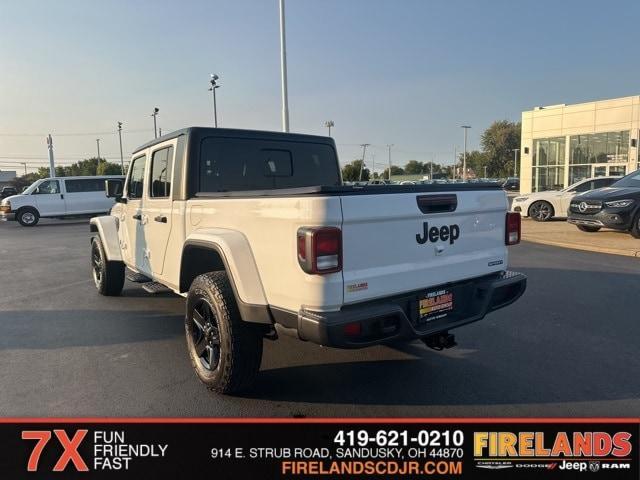 Photo of 2021 Bright White Jeep Gladiator