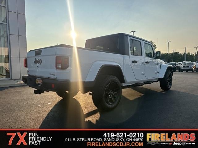Photo of 2021 Bright White Jeep Gladiator