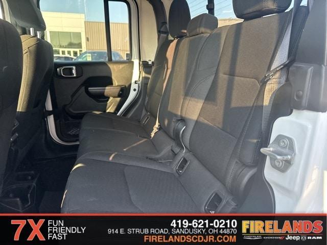 Photo of 2021 Bright White Jeep Gladiator