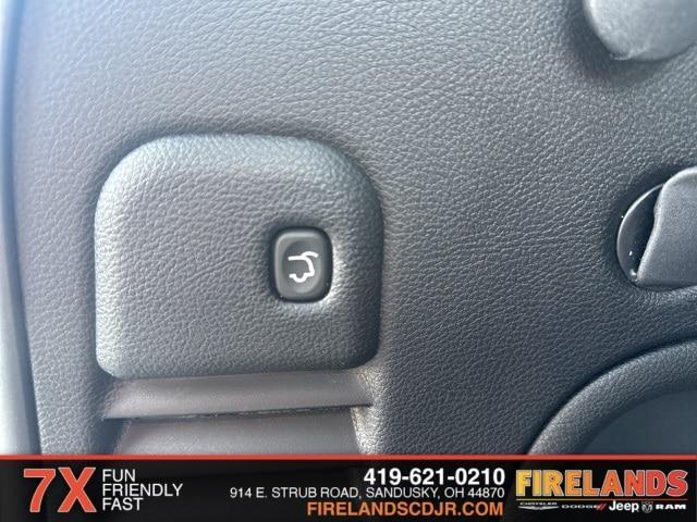 Photo of 2022 Diamond Black Jeep Grand Cherokee WK