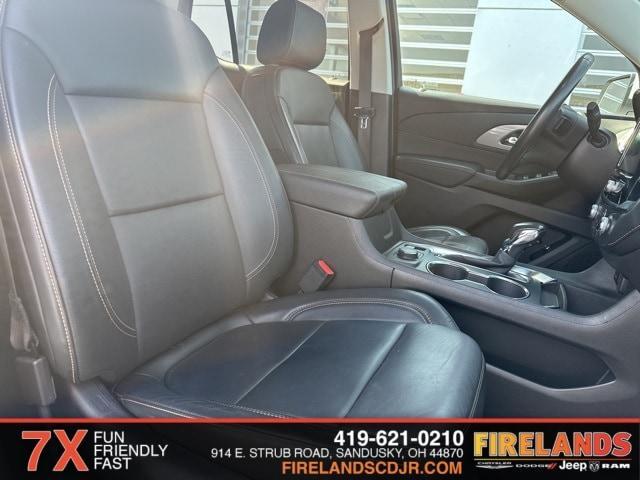 Photo of 2021 Summit White Chevrolet Traverse