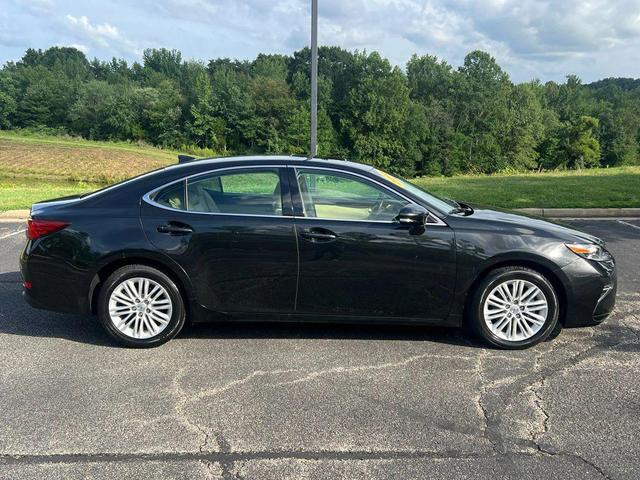 Photo of 2016 Black Lexus ES 350