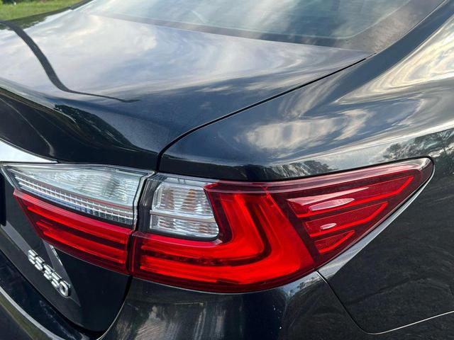 Photo of 2016 Black Lexus ES 350