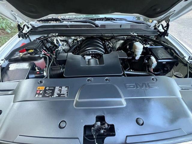 Photo of 2016 White GMC Yukon XL
