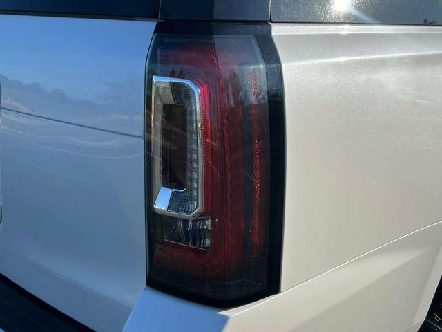 Photo of 2016 White GMC Yukon XL