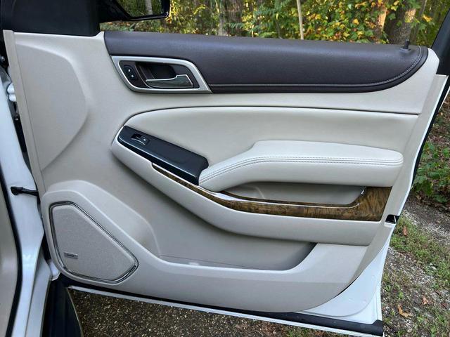 Photo of 2016 White GMC Yukon XL