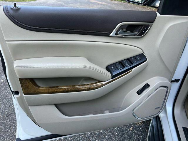 Photo of 2016 White GMC Yukon XL
