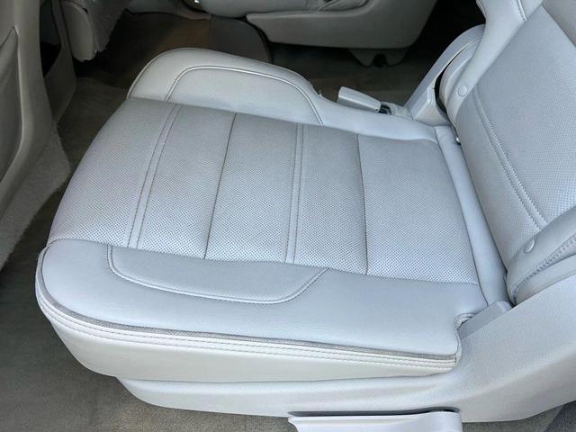 Photo of 2016 White GMC Yukon XL
