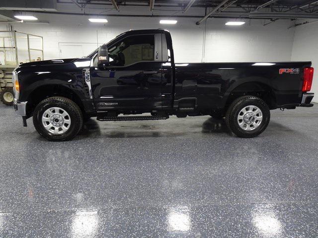 Photo of 2023 Agate Black Metallic Ford F-350