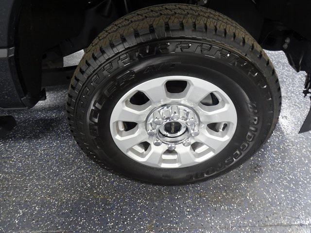 Photo of 2023 Agate Black Metallic Ford F-350