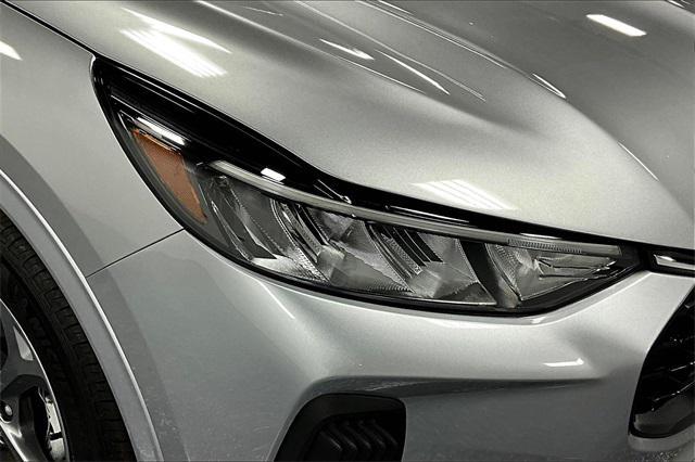 Photo of 2024 Iconic Silver Metallic Ford Escape