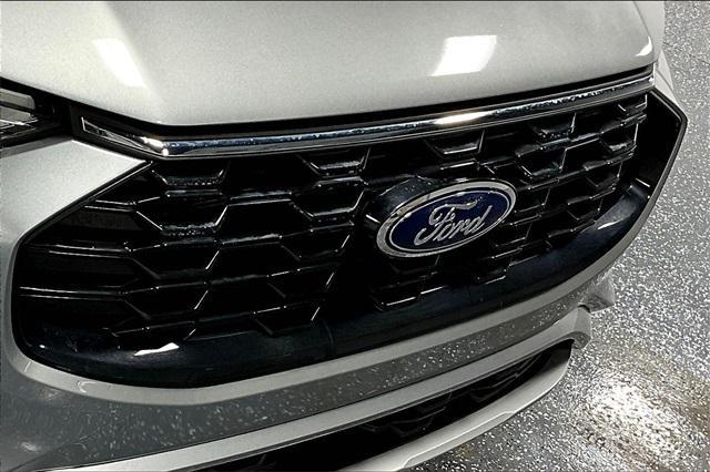 Photo of 2024 Iconic Silver Metallic Ford Escape