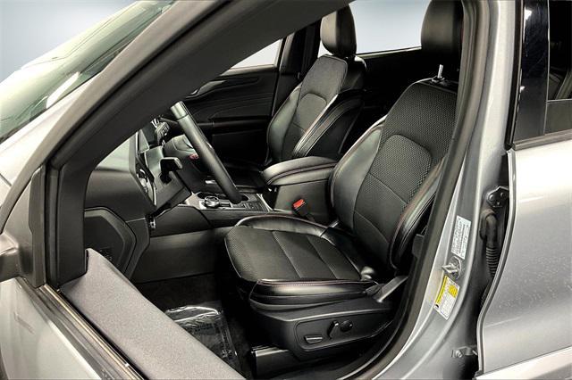 Photo of 2024 Iconic Silver Metallic Ford Escape