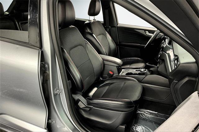 Photo of 2024 Iconic Silver Metallic Ford Escape